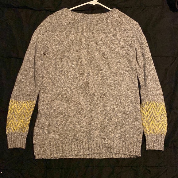 Gray and yellow sweater - Picture 5 of 5